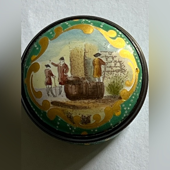Halcyon Days Bilston & Battersea Enamel Trinket box “Wine Merchant” theme - Picture 2 of 6